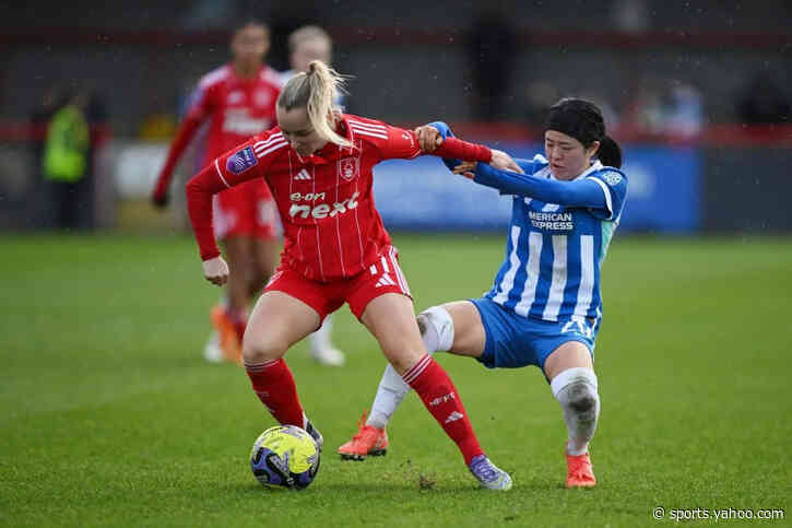 Crystal Palace sign Brighton & Hove Albion midfielder Tsunoda on loan