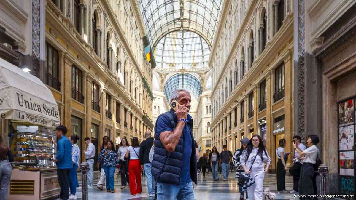 Teurer Blick aufs Smartphone: Italien plant Handy-Bußgeld auch für Fußgänger