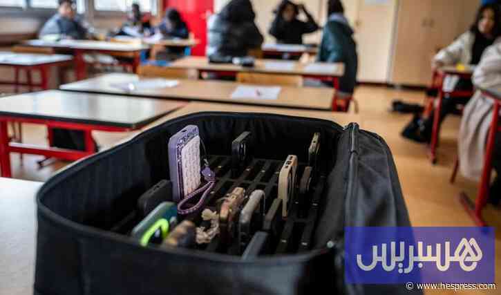 ثانويات فرنسا تحظر استخدام الهواتف