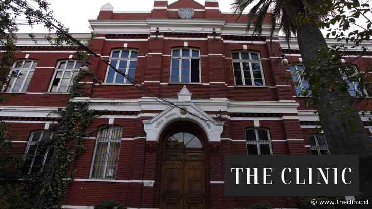 “Maltratador” y “dictador”: la guerra entre apoderados de destacado liceo emblemático de Santiago que terminó con una demanda por $20 millones