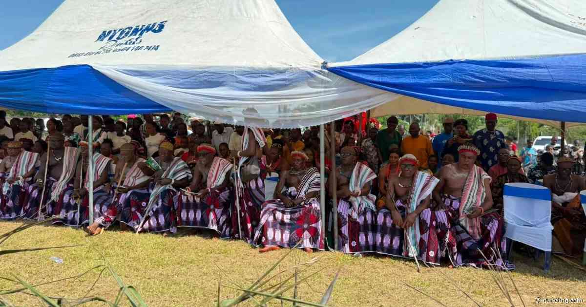 C’River gov threatens to dethrone traditional rulers over communal violence
