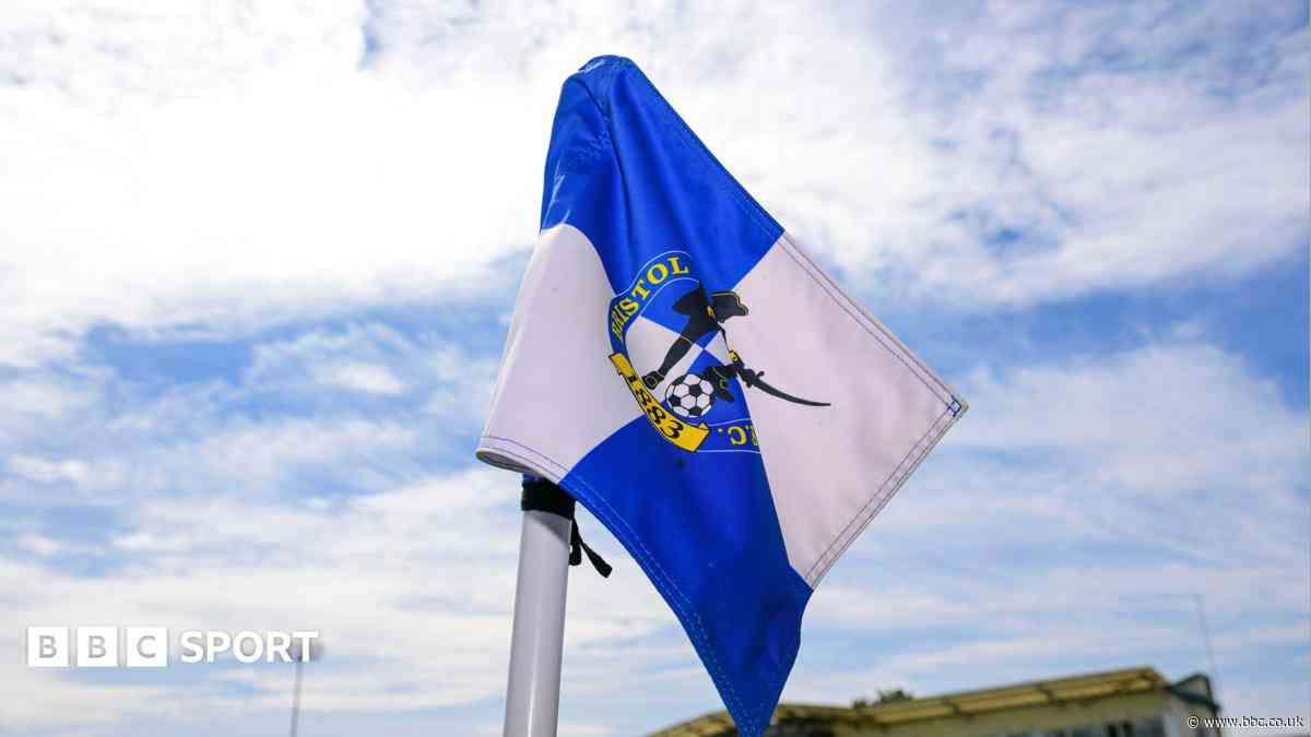 Bristol Rovers sign QPR winger Sanyaolu on loan