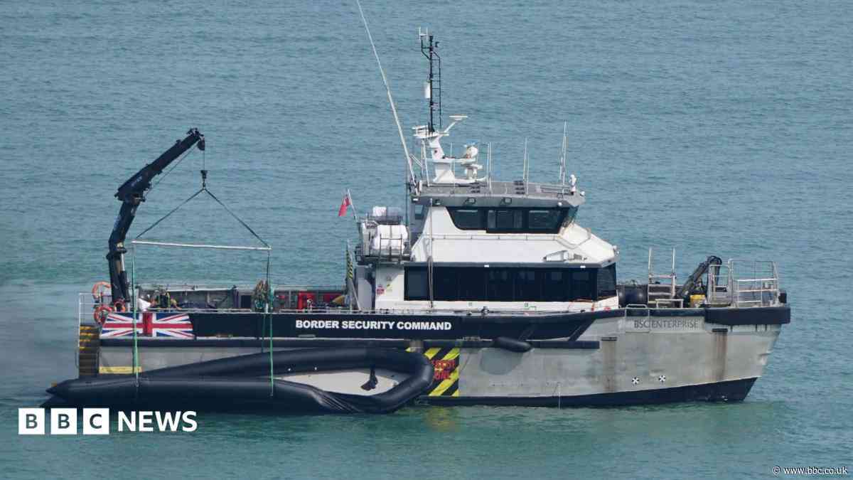 Teen pleads guilty over Channel boat with 165 migrants