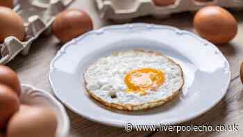 Stop frying eggs in oil and butter when 1 simple scrap ingredient makes them tastier