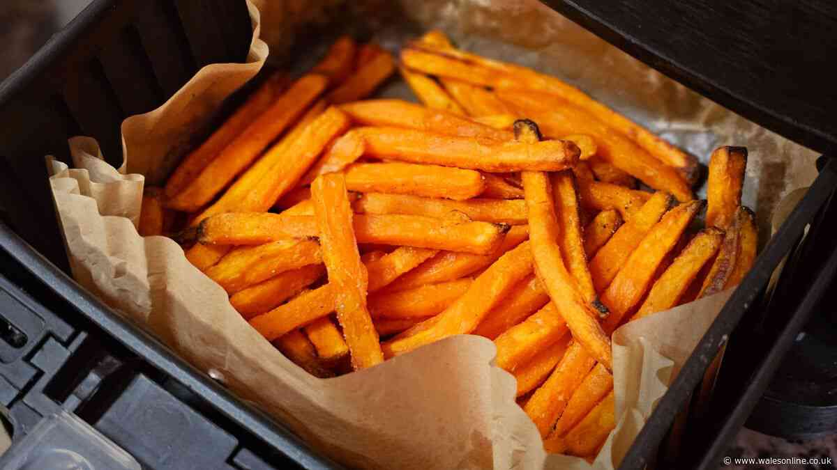 Make frozen oven chips tastier and crispier with a five-minute homemade mix