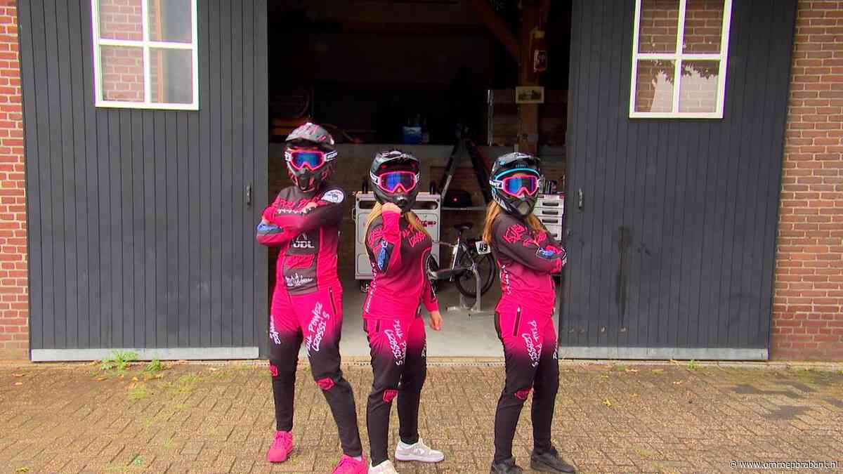 Deze meiden racen 24 uur lang op een solex en winnen van heel veel mannen