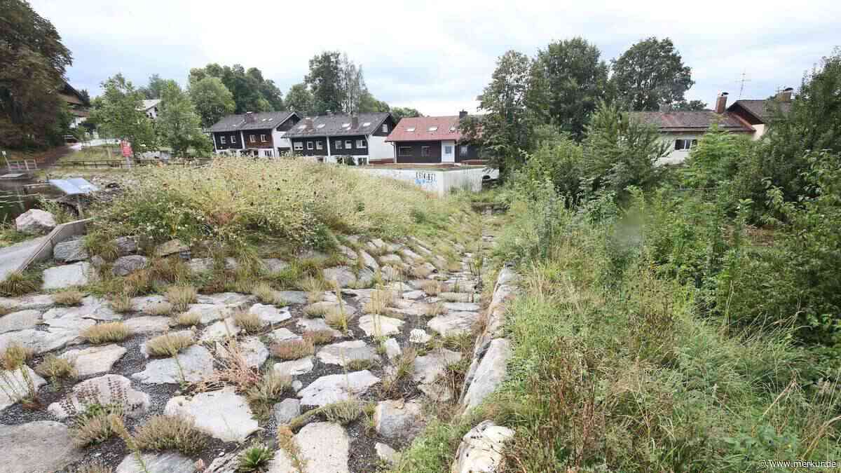 „Seit einem Jahr schlafen wir nachts schlecht“: Anwohner klagen gegen Hochwasserschutz an Weiher in Oberbayern