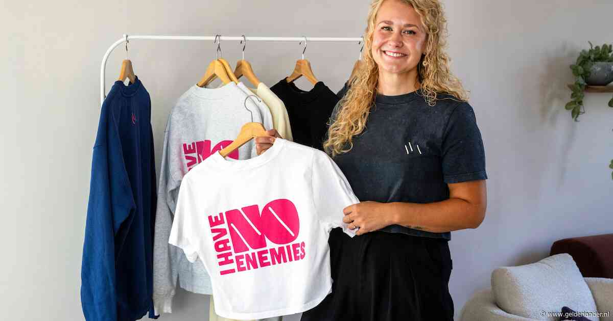 Met haar T-shirt ‘I Have No Enemies’ wil Lisanne (37) mensen laten voelen: jij hoort erbij