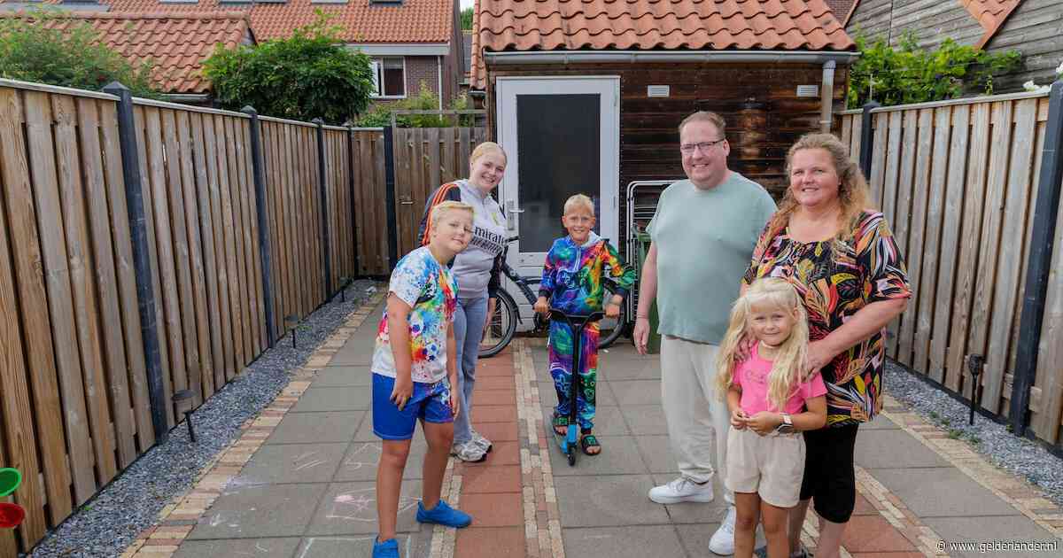 Na veertien jaar verlaat het gezin van Willeke en Richard de Edese sloopflat: ‘Of we al iets missen? Ik zou niet weten wat’