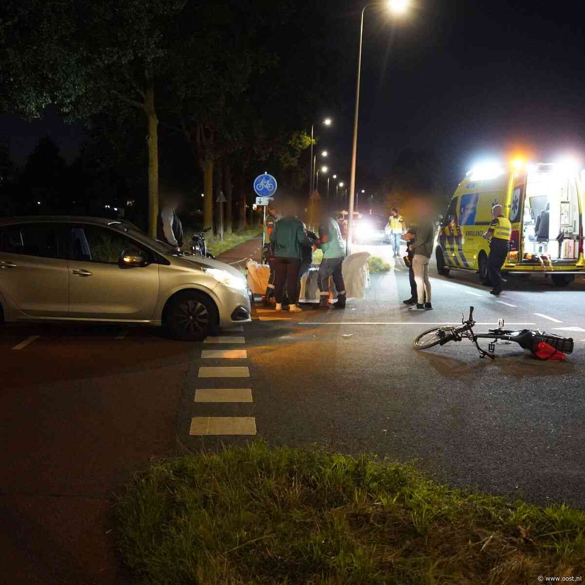 112 nieuws: Treinen rijden weer na beschadigd viaduct Holten | Auto's op de kop en zijkant na botsing