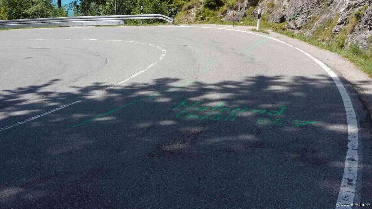 „Ist kein Graffiti, das sind wir“: Viele Unfälle an gleichen Stellen am Kesselberg – Polizei klärt auf