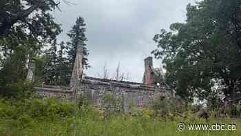 Future of 18th-century farmhouse sparks debate in Montreal's West Island