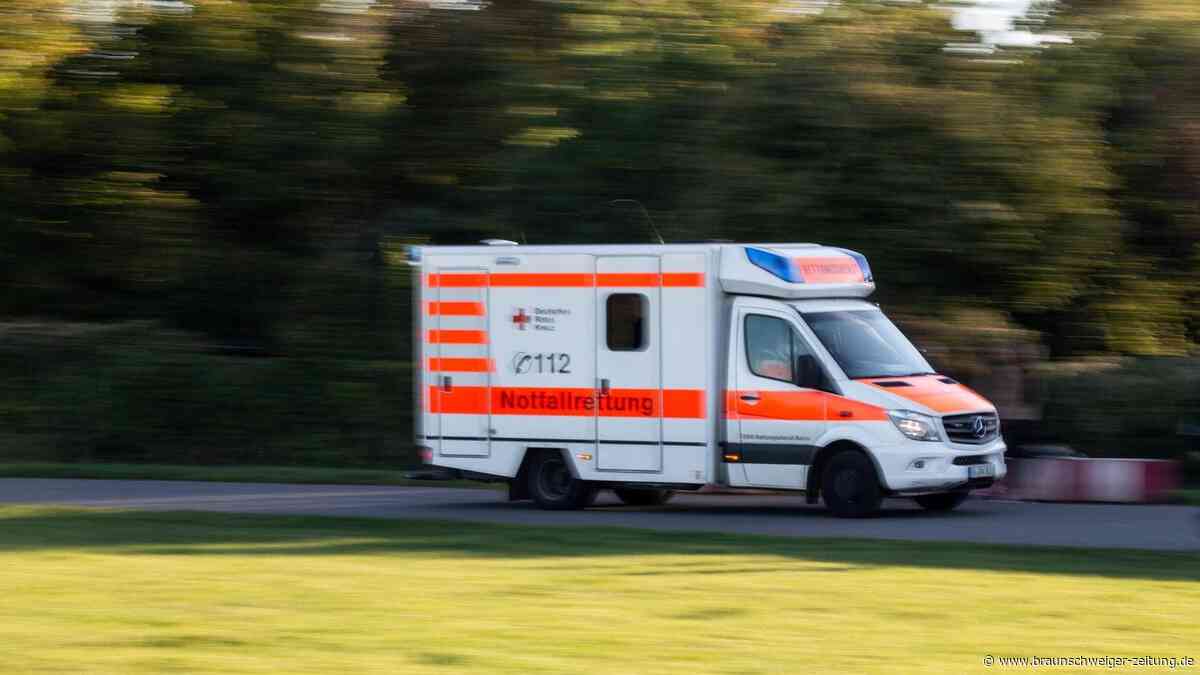Unfall in Wahrenholz: 69-jährige Radfahrerin bei Zusammenstoß verletzt