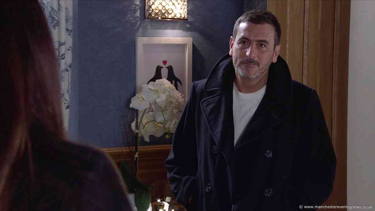 Coronation Street's Peter Barlow legend sends fans wild with co-star snap ahead of TV return