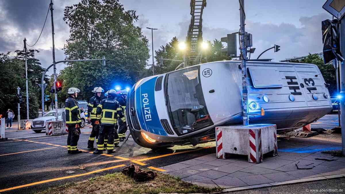 Auto rammt Gefangenentransporter – nicht der erste Unfall auf dieser Kreuzung