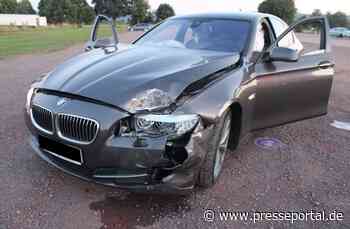 POL-MI: BMW-Fahrer driftet in stehendes Fahrzeug - Camper schwer verletzt