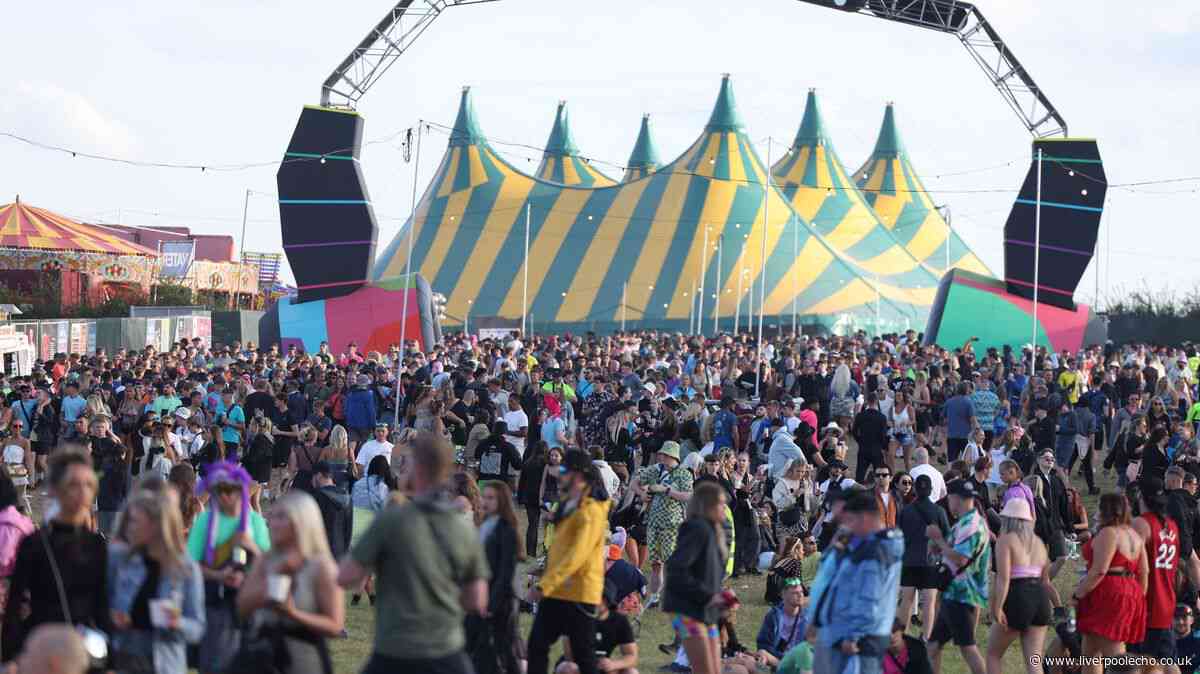 How to get to Creamfields via shuttlebus, train, taxi and car
