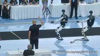 Robots crash to ground in tug-of-war at 2026 World Humanoid Games