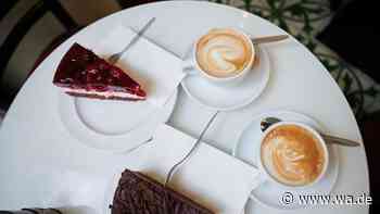 Cappuccino-Puddingkuchen vereint zwei Kaffeeklassiker in einem Dessert