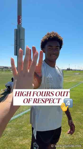 🤝 HIGH FOURS OUT OF RESPECT FOR JAYDEN DANIELS