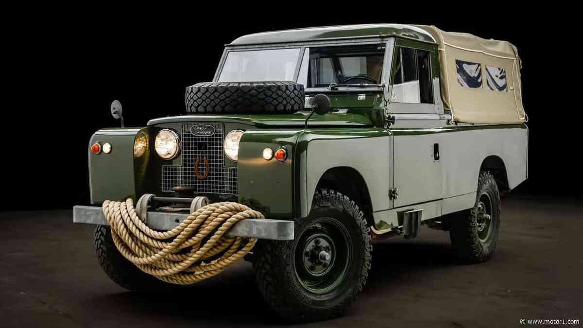 Daniel Craig’s 1959 Land Rover With Handwritten Note Hits Auction