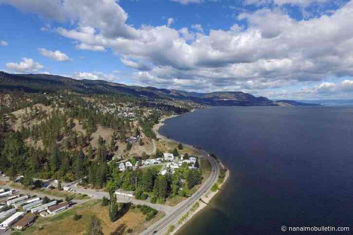 Evacuation alerts lifted in Peachland amid Bald Range wildfire in Summerland