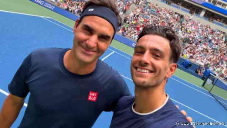 “Il rovescio a una mano non è finito”: Federer torna agli Us Open e si allena con Musetti in vista del suo match