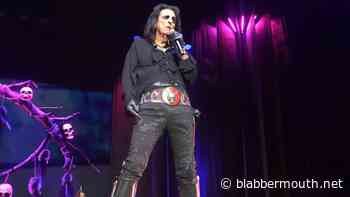 ALICE COOPER Recruits DEE SNIDER, LZZY HALE, JOE HOTTINGER And JOHN 5 For 2026 'Christmas Pudding' Fundraising Event