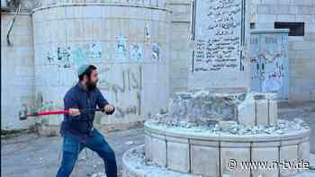 Attacke mit Vorschlaghammer: Israelischer Politiker zerstört "Märtyrer"-Denkmal in Palästina