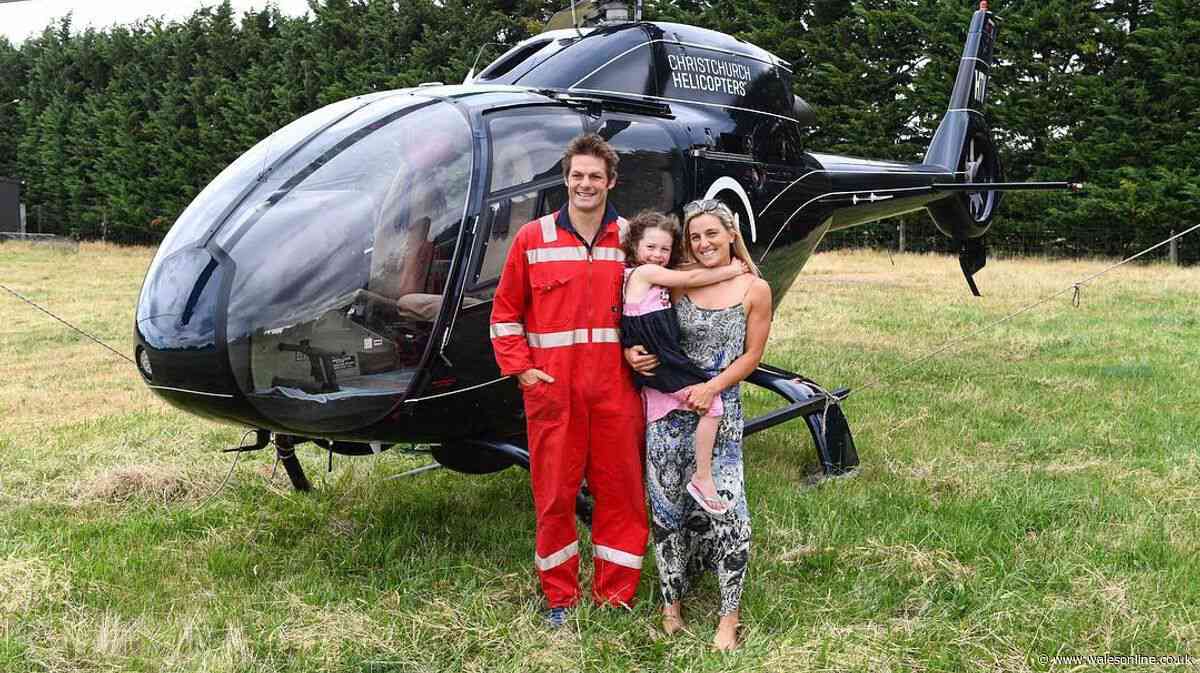 Rugby World Cup-winning legend now flies helicopters in brand new life