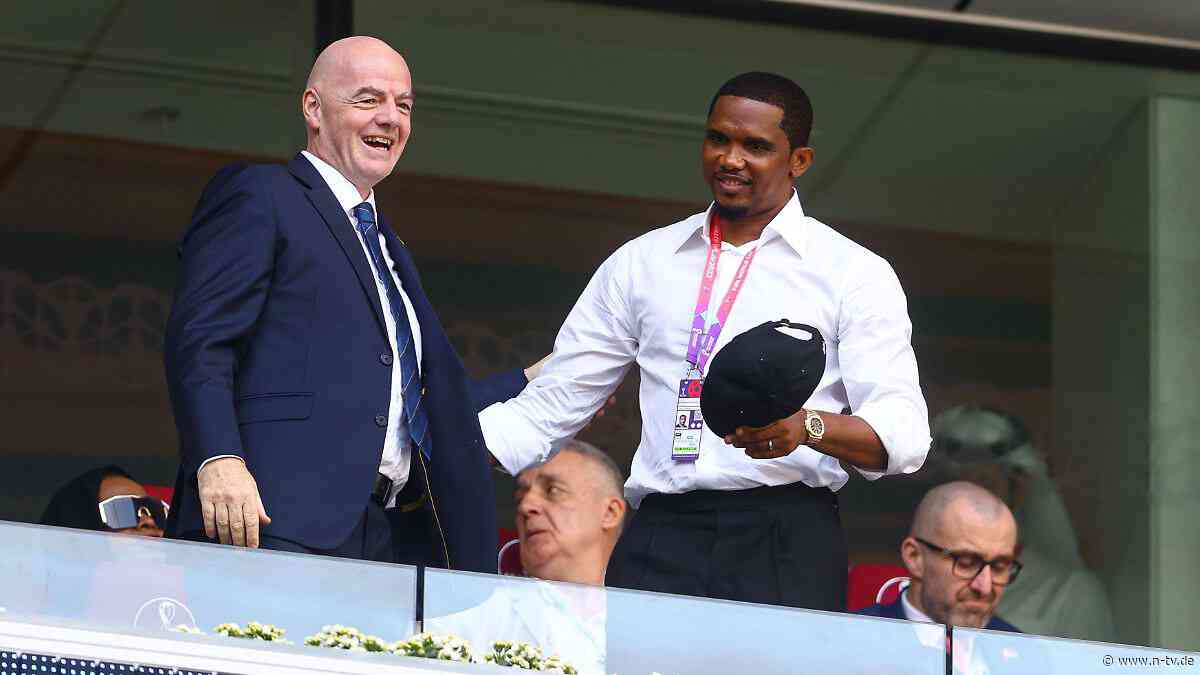 Lob statt Kritik: "Nichts falsch gemacht": Ex-Weltstar Eto'o verteidigt FIFA-Boss Infantino