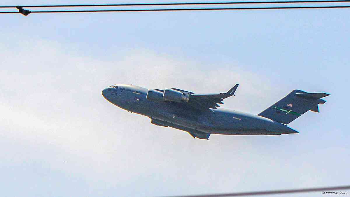 Peskow: Kein Treffen geplant: US-Militärflugzeug landet in Moskau - Kreml gibt sich ahnungslos