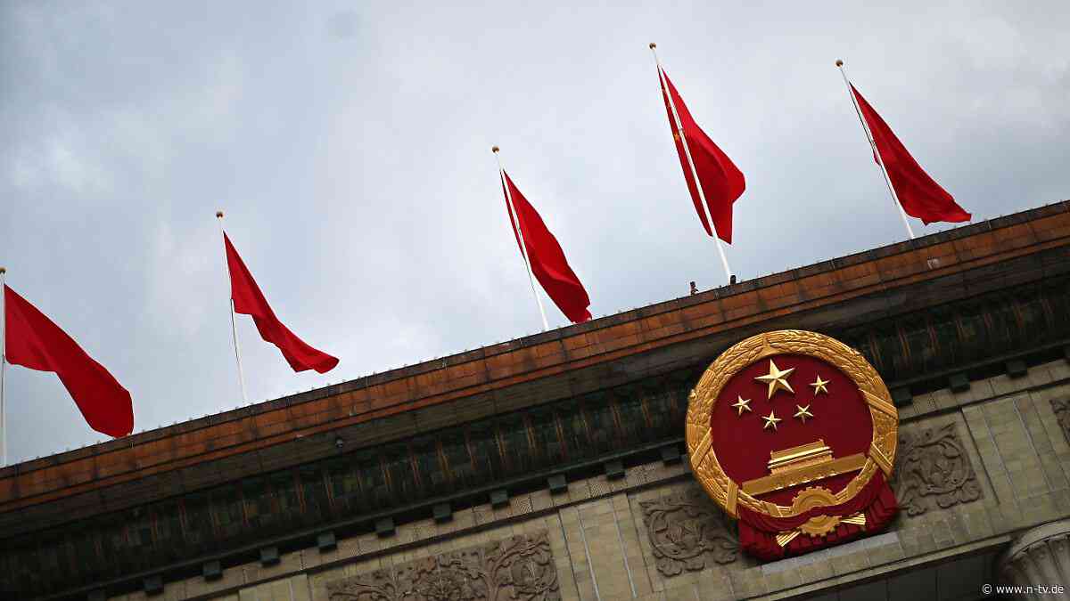 Bei Familienbesuch festgenommen: Künstler von Mao-Skulpturen in China zu drei Jahren Haft verurteilt