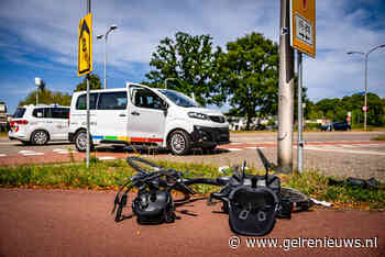 Botsing tussen taxibusje en fietser op kruising