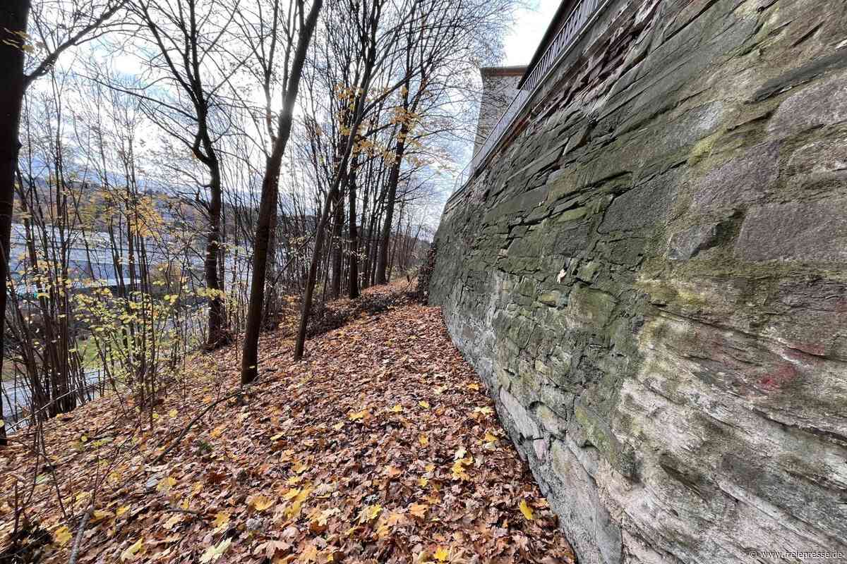 Marode Stadtmauer in Adorf: Ein Statiker ist nötig
