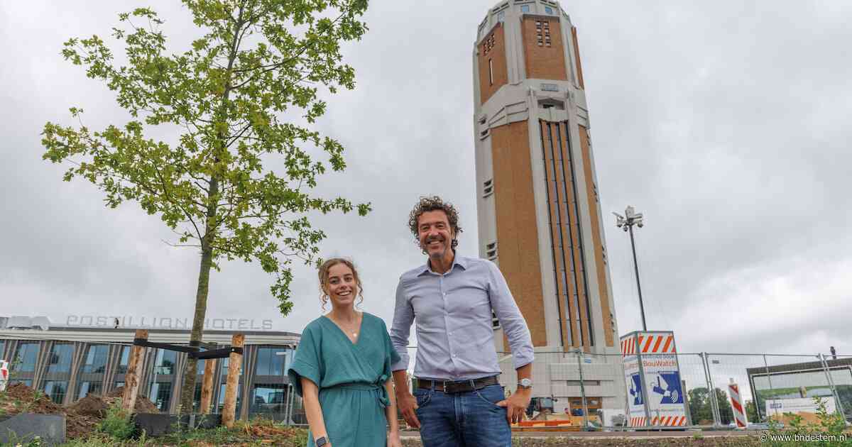 Ooit gekocht voor één gulden, nu pronkt de Veerse Toren weer langs de A59: ‘De toren is van iedereen’