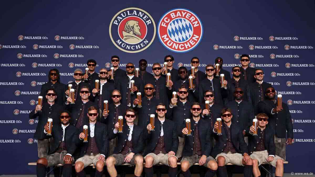 Novum beim traditionellen Lederhosen-Shooting des FC Bayern