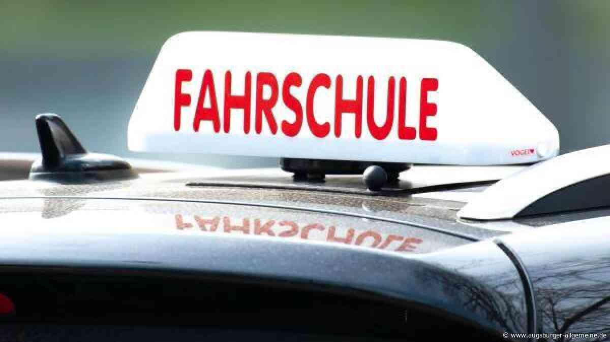 Polizei ermittelt nach Verkehrsunfall während praktischer Fahrprüfung