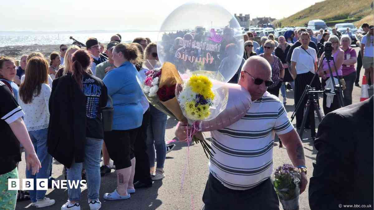 Hundreds pay tribute to Wakefield girl Minnie Merriman who died in Arbroath