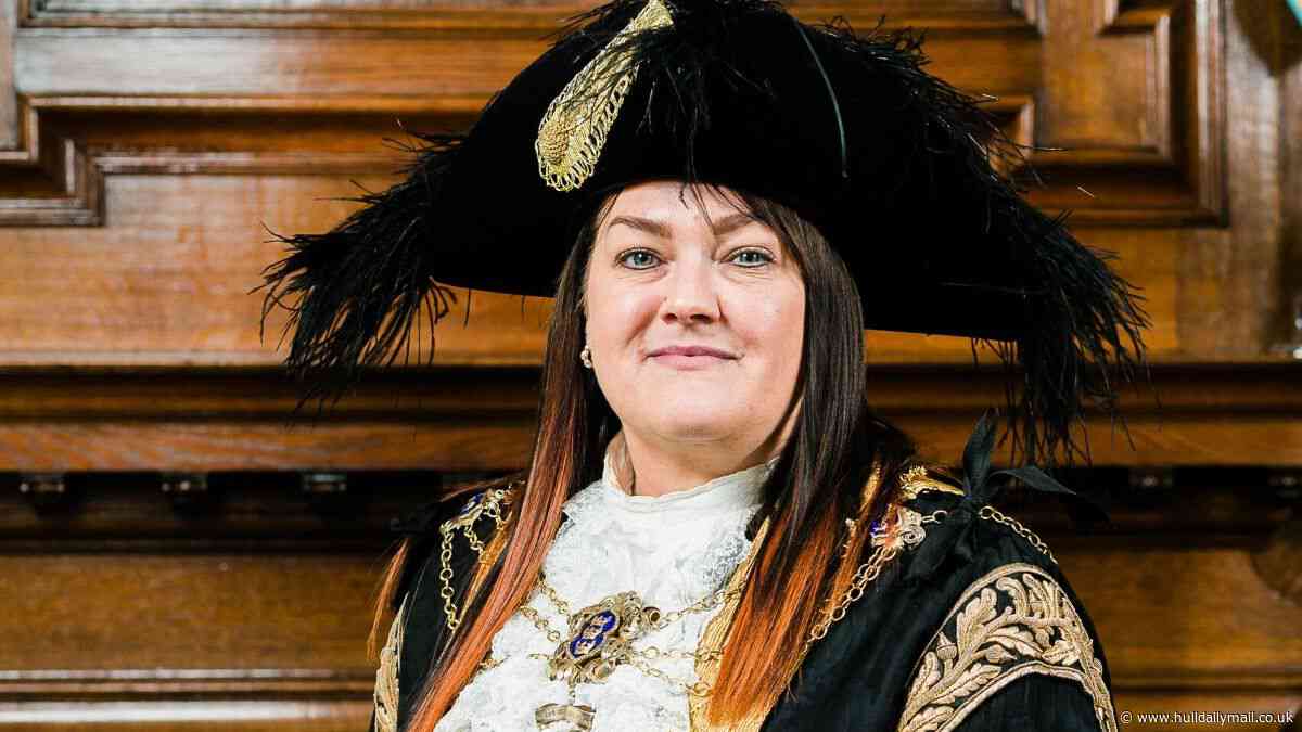 Lord Mayor of Hull leaves Lib Dem group over 'members' behaviour'