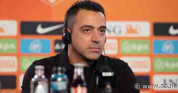 Xavi geeft zijn eerste persconferentie als bondscoach van Oranje, Nigel de Jong neemt eerst het woord