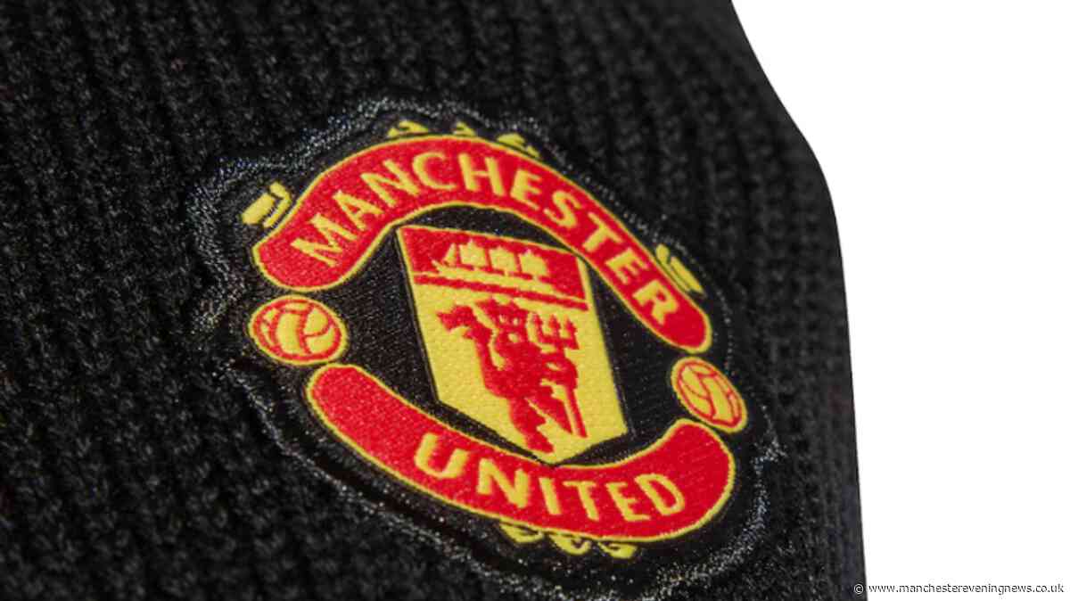 Manchester United fans snap up official £23 gloves for 83p 'perfect' for chilly match days