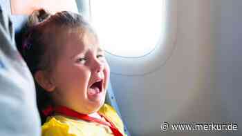 Ohrenschmerzen im Flugzeug: Übungen, die beim Druckunterschied helfen - vor allem bei Kindern