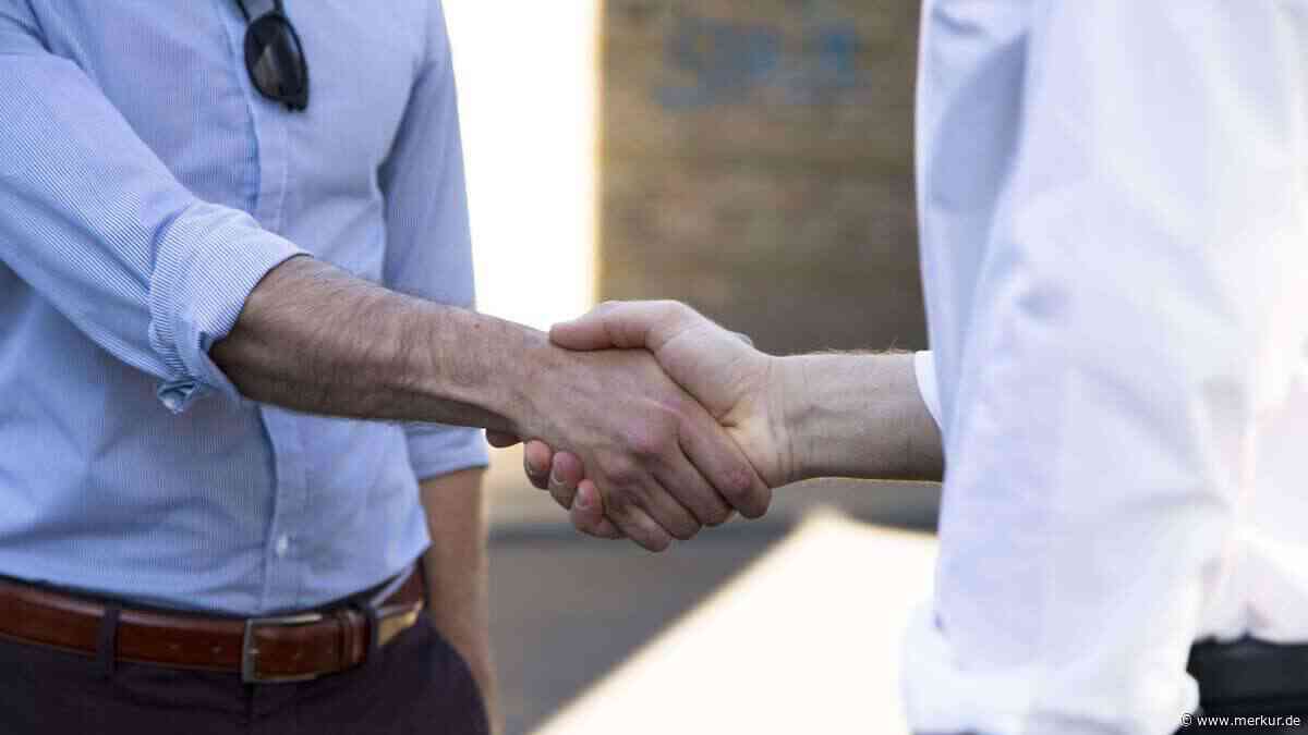 Neue Psychologie-Studie verrät: Zwei Sekunden Händedruck entscheiden, ob wir den Job kriegen