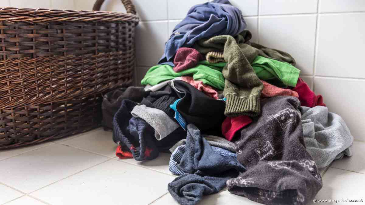 Stop dark clothes fading by adding 1 natural bathroom item to washing machine