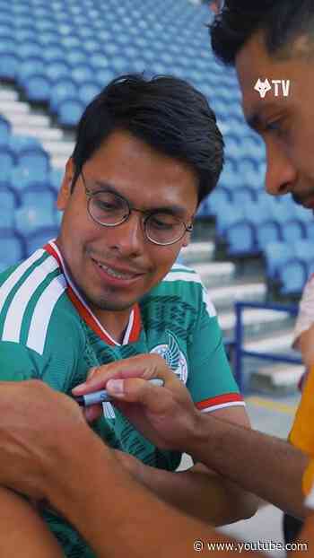 Raul Jimenez spots Mexican fans at Preston 🇲🇽
