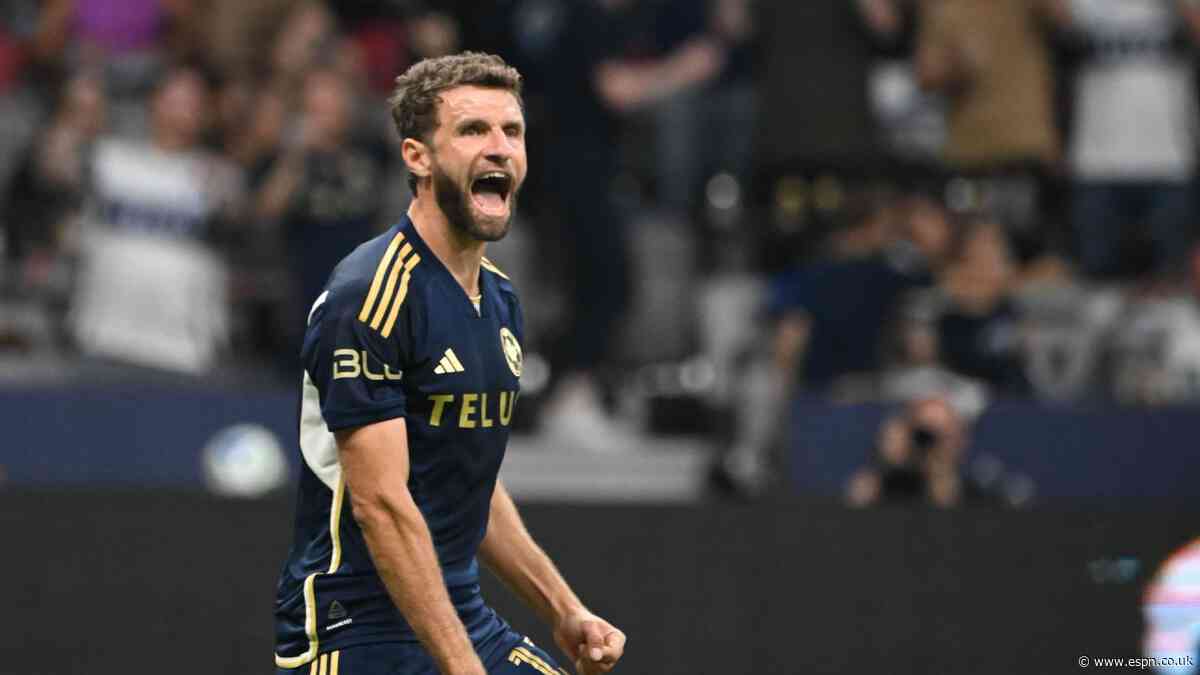 Müller among WC winners to buy Portuguese club