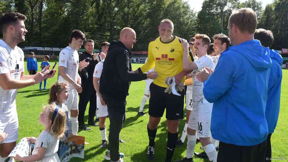 Löcher im Kunstrasen stoppen Bezirksliga-Spiel: SVF Herringen fährt vergeblich nach Dortmund
