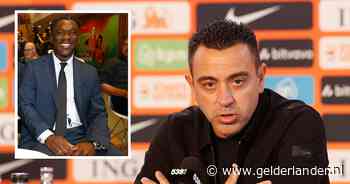 Bij de entree van Xavi zet Clarence Seedorf alvast het applaus in: ‘Dit is een project voor de lange termijn’