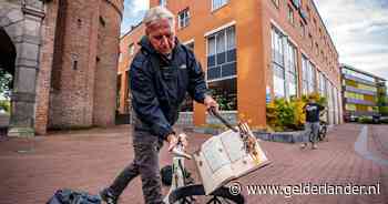 Pegida-voorman Edwin Wagensveld verbrandt opnieuw koran in Arnhem, veel tegendemonstranten op de been